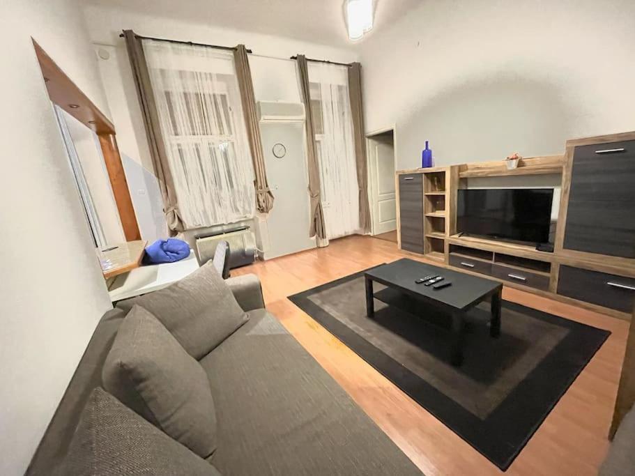 Csengery Apartamento *